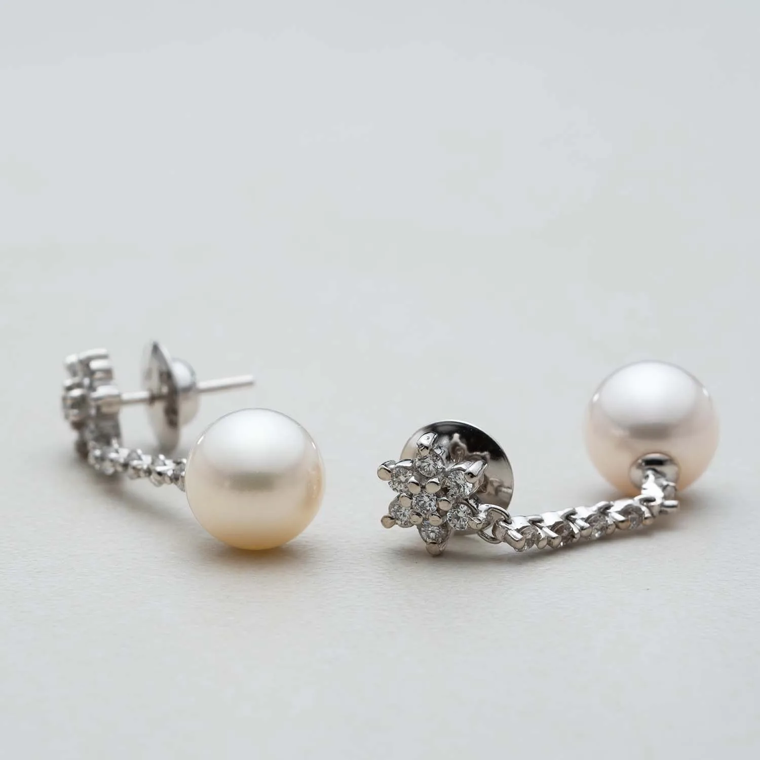 Earrings with pearls in 18k gold — Joyería Liévano