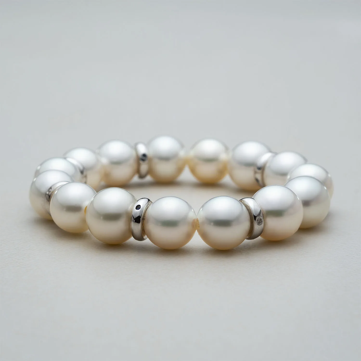 Ring with pearls in 18k gold — Joyería Liévano