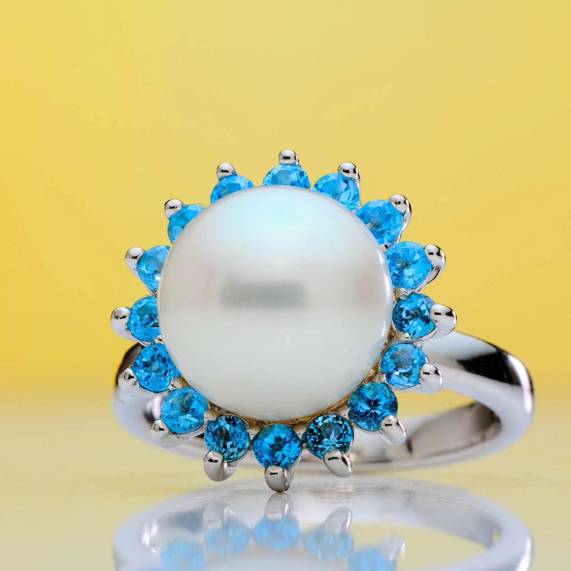 Ring with pearls in 18k gold — Joyería Liévano