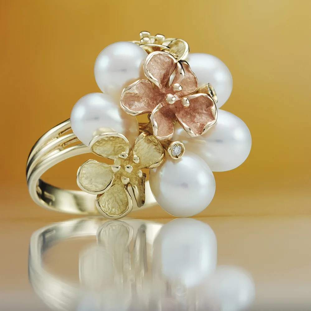 Ring with pearls in 18k gold — Joyería Liévano