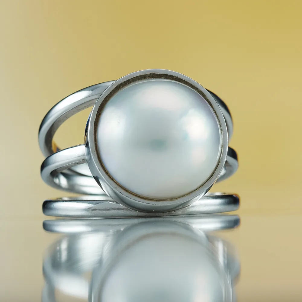 Ring with pearls in 18k gold — Joyería Liévano