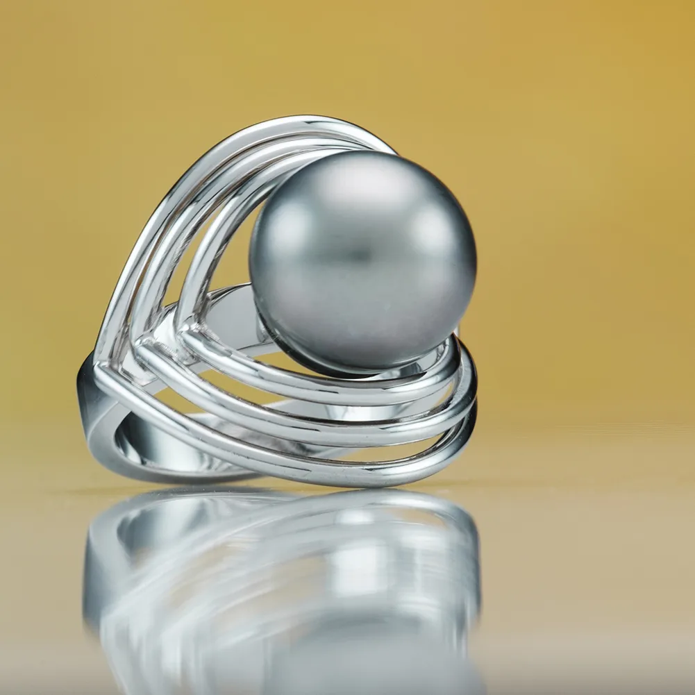 Ring with pearls in 18k gold — Joyería Liévano