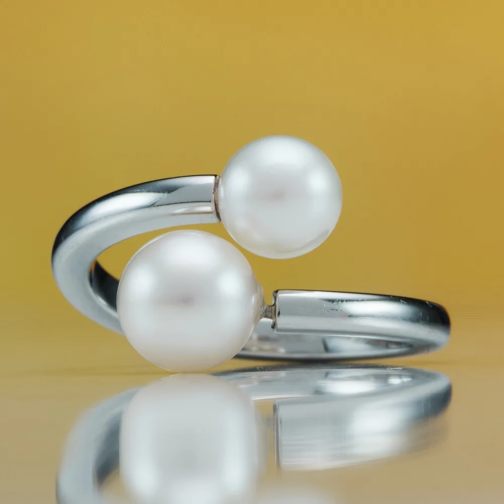 Ring with pearls in 18k gold — Joyería Liévano