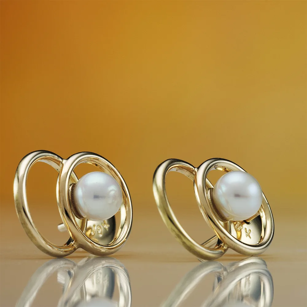 Earrings with pearls in 18k gold — Joyería Liévano