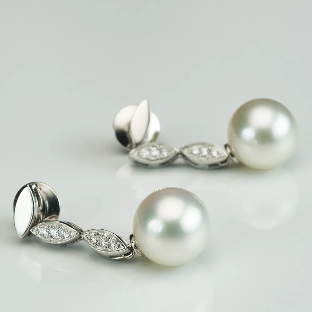 Earrings with pearls in 18k gold — Joyería Liévano