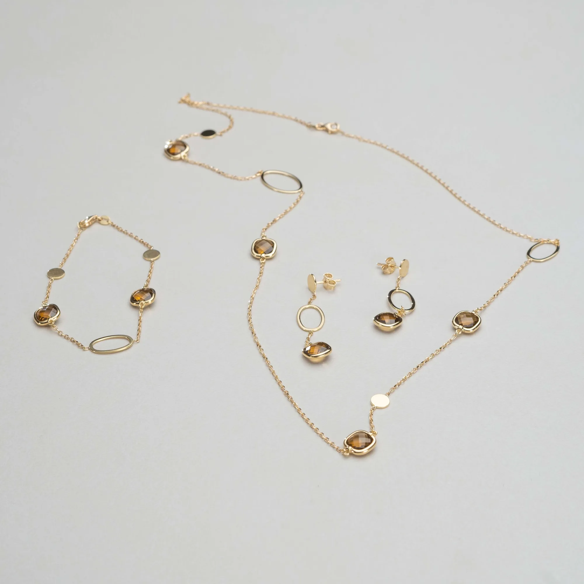 Piece with colored gemstones in 18k gold — Joyería Liévano