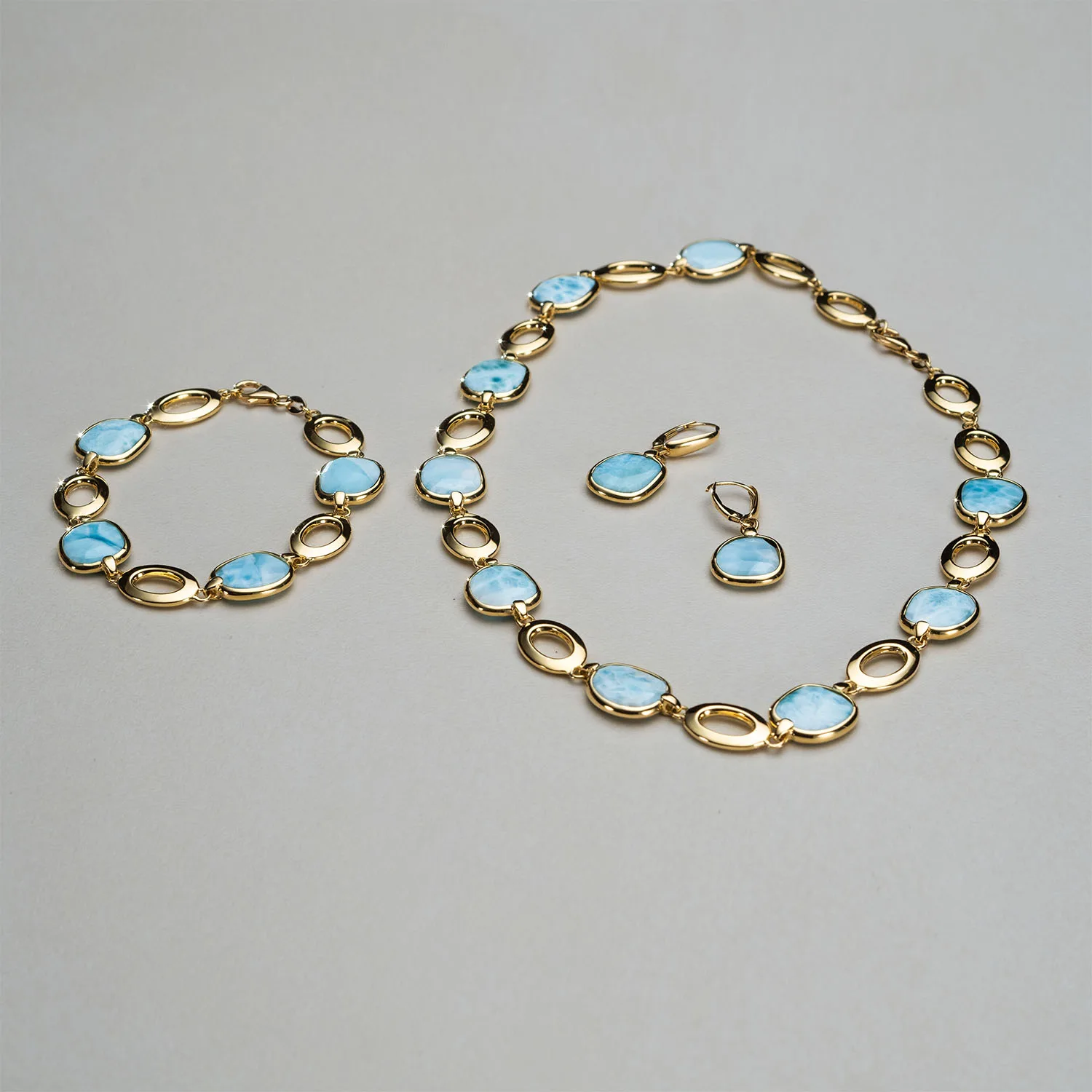 Piece with colored gemstones in 18k gold — Joyería Liévano