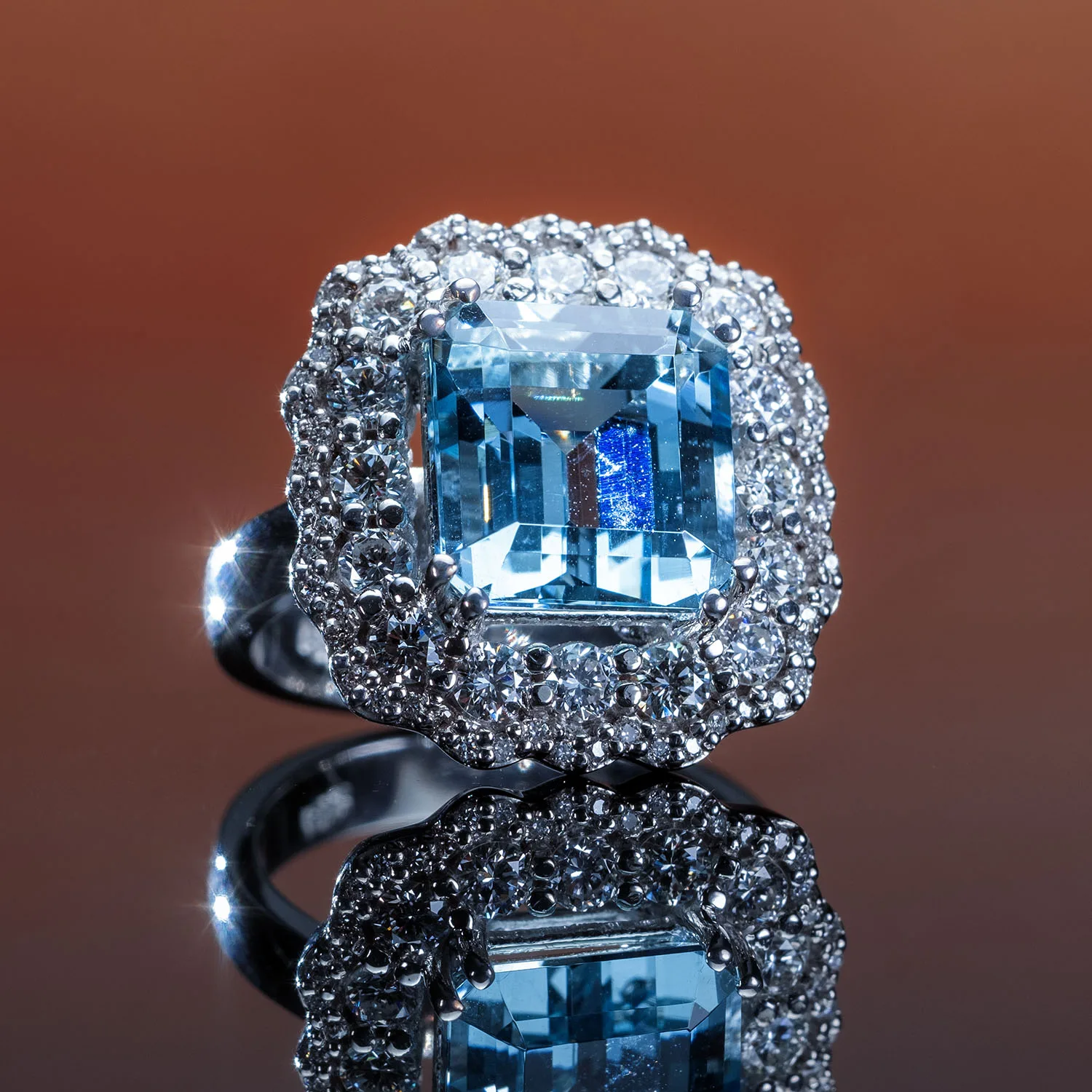 Ring with colored gemstones in 18k gold — Joyería Liévano