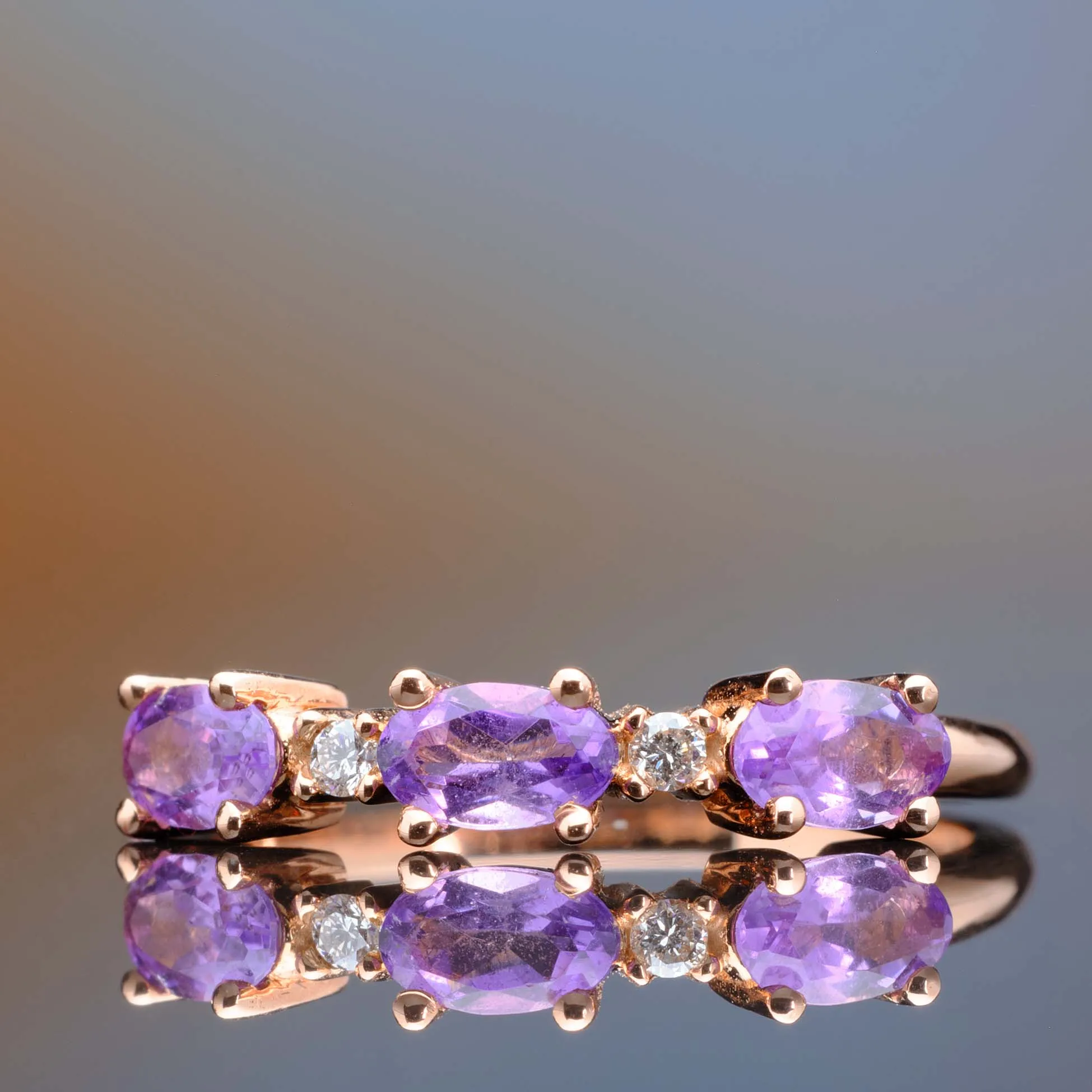 Ring with colored gemstones in 18k gold — Joyería Liévano