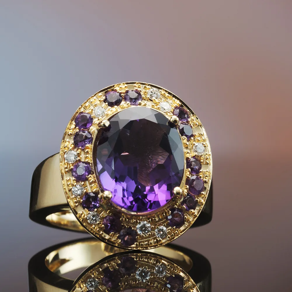 Ring with colored gemstones in 18k gold — Joyería Liévano