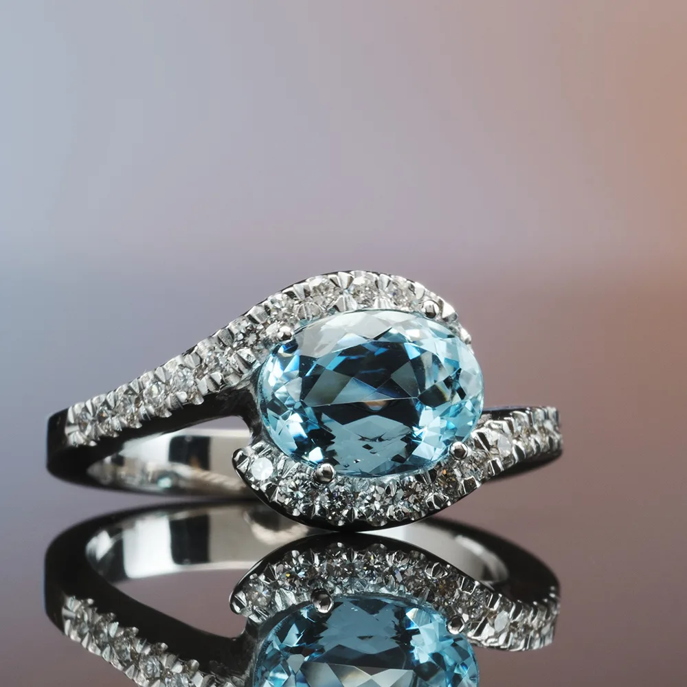 Ring with colored gemstones in 18k gold — Joyería Liévano