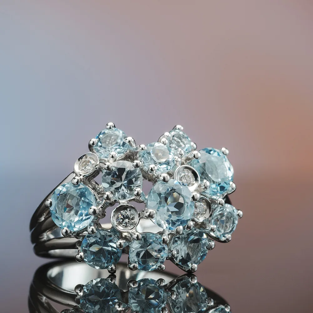Ring with colored gemstones in 18k gold — Joyería Liévano
