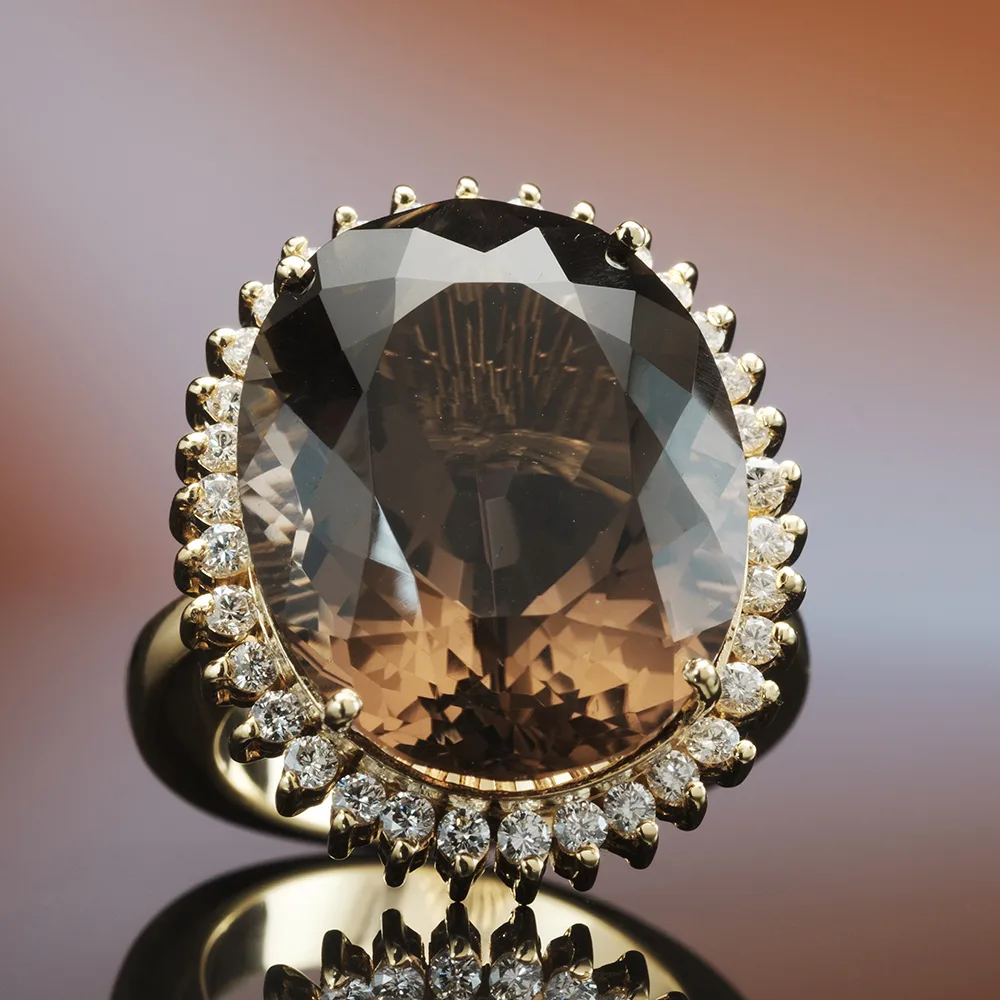 Ring with colored gemstones in 18k gold — Joyería Liévano