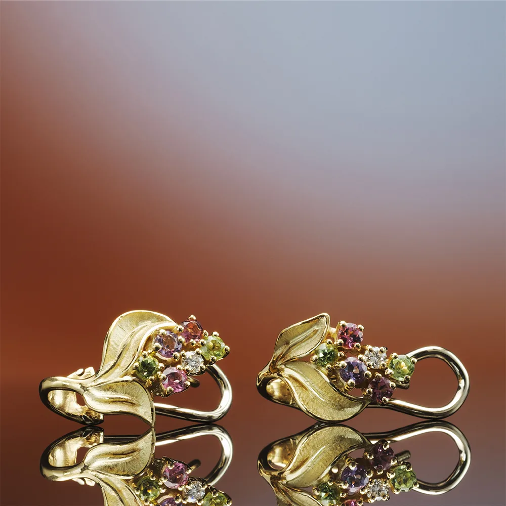 Earrings with colored gemstones in 18k gold — Joyería Liévano