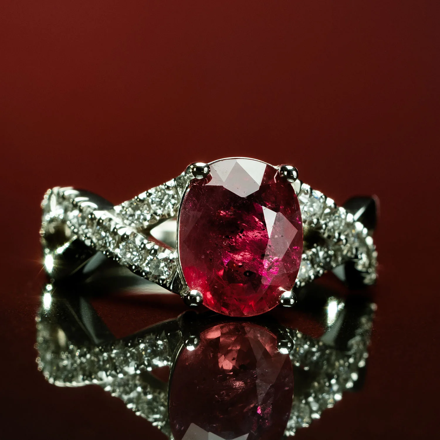 Ring with rubies in 18k gold — Joyería Liévano