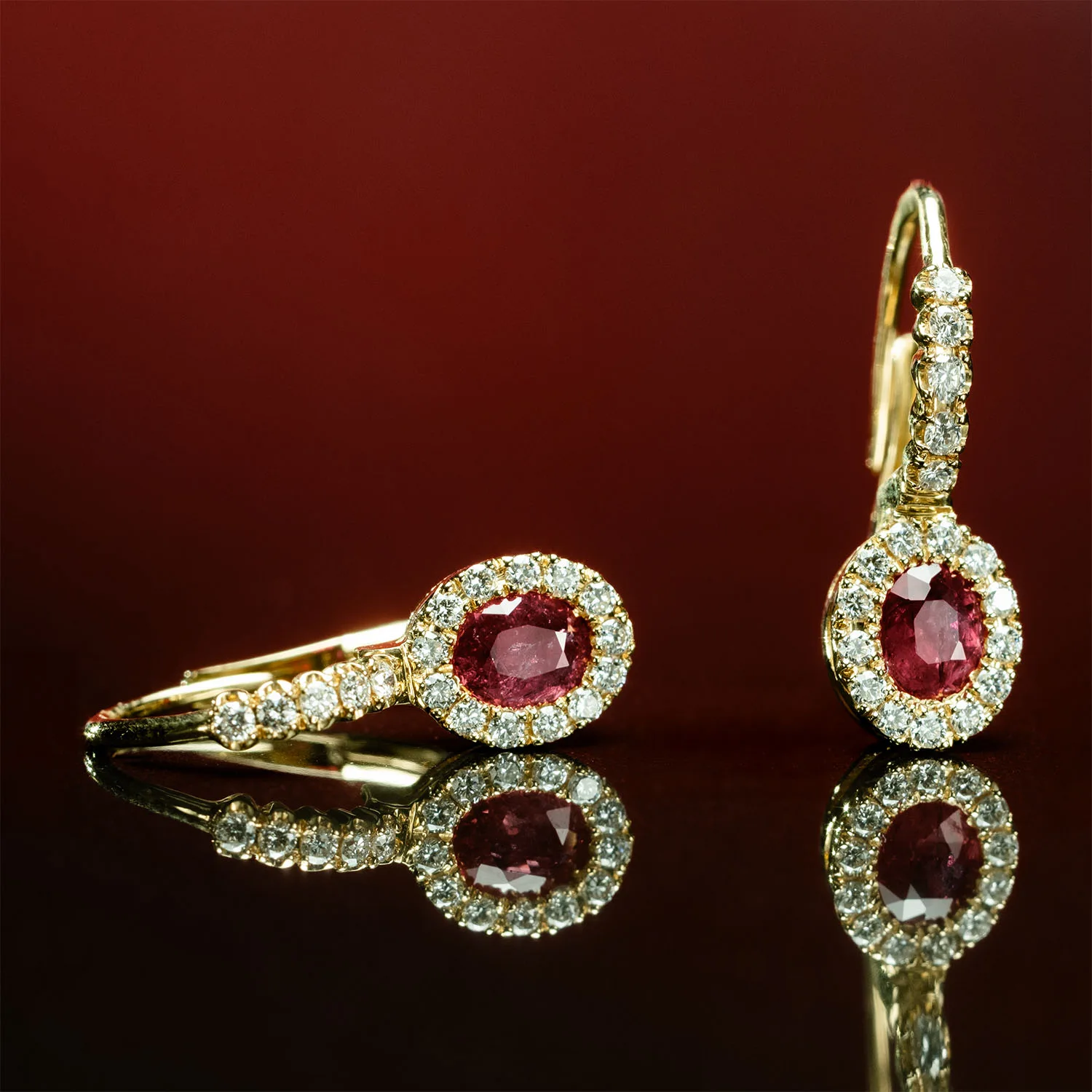 Earrings with rubies in 18k gold — Joyería Liévano