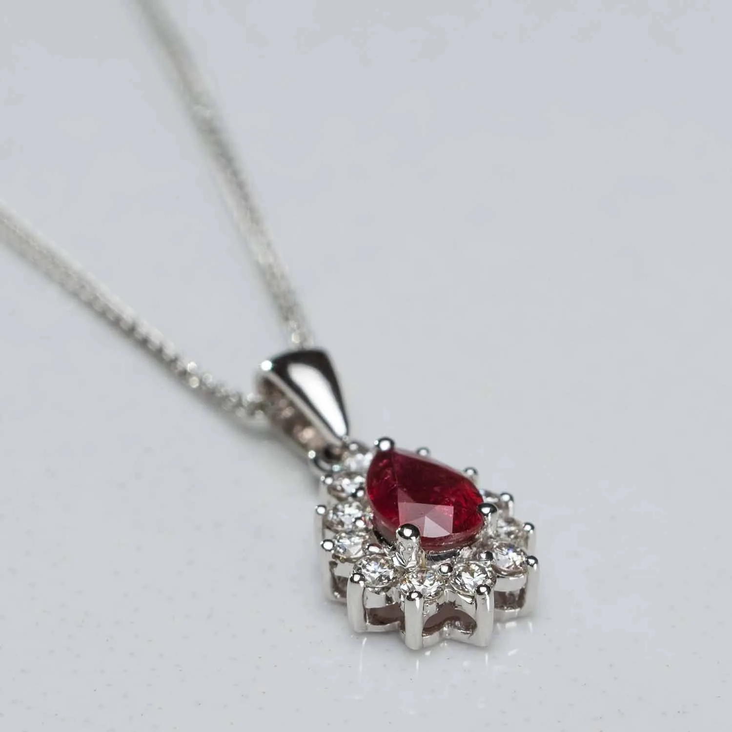 Pendant with rubies in 18k gold — Joyería Liévano