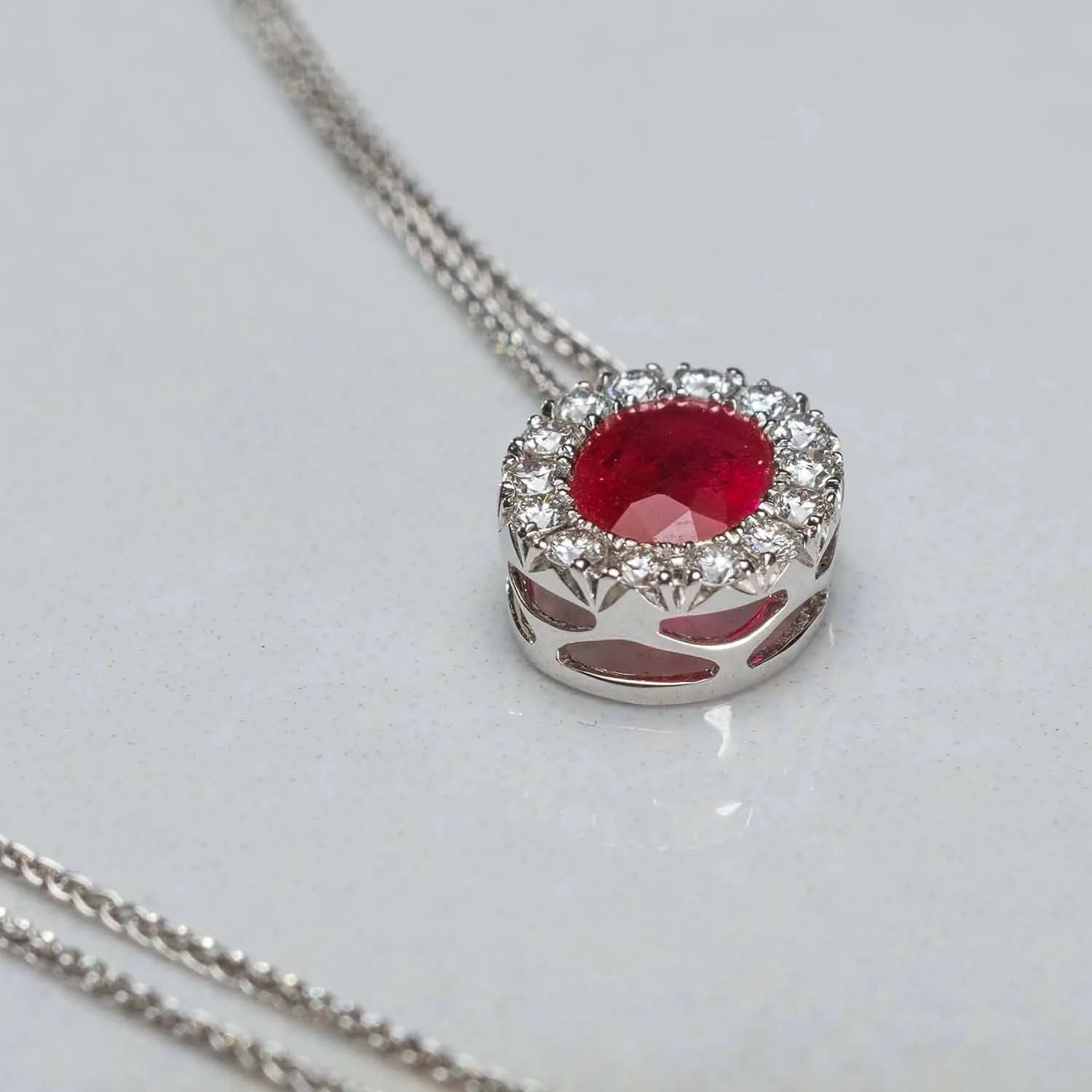 Pendant with rubies in 18k gold — Joyería Liévano