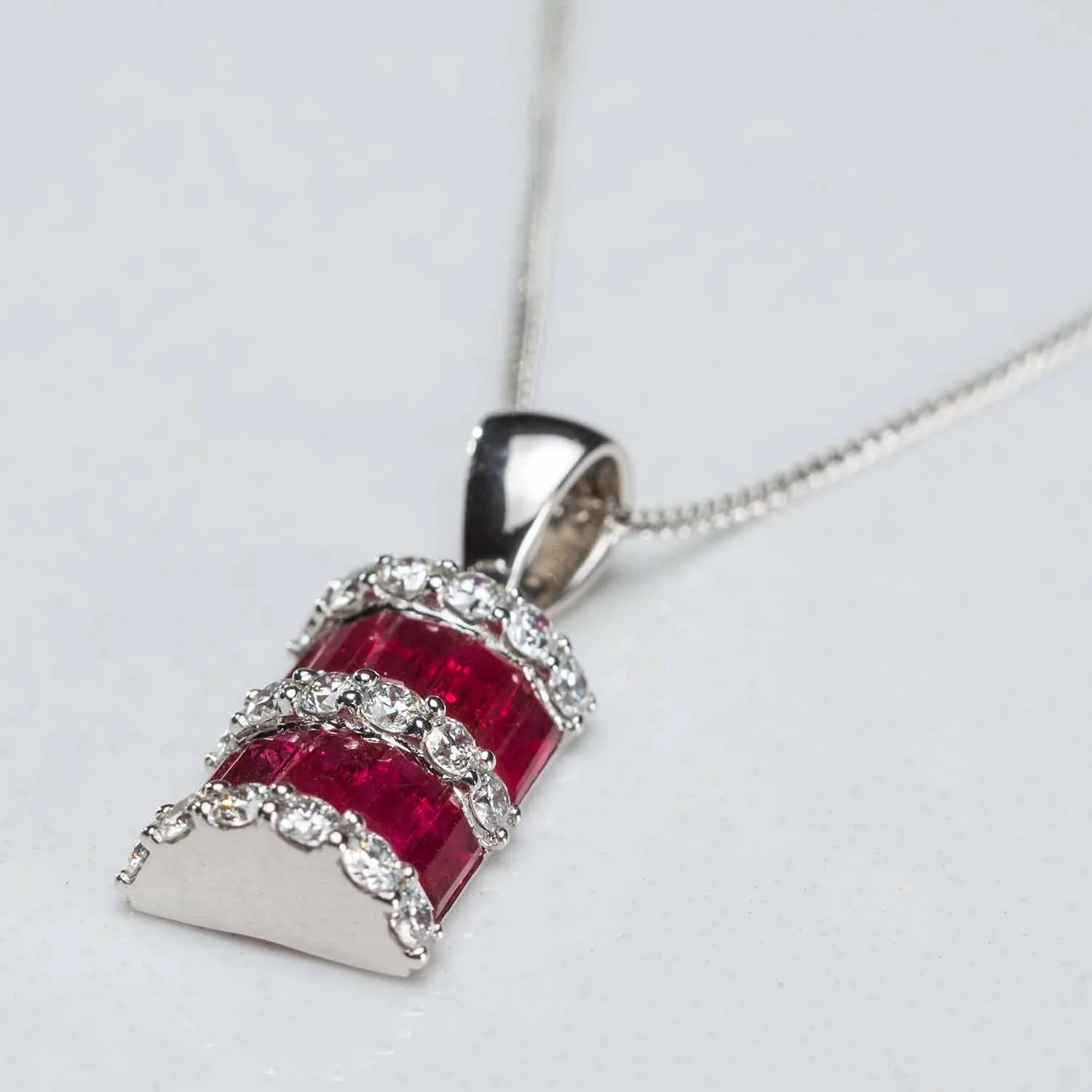 Pendant with rubies in 18k gold — Joyería Liévano