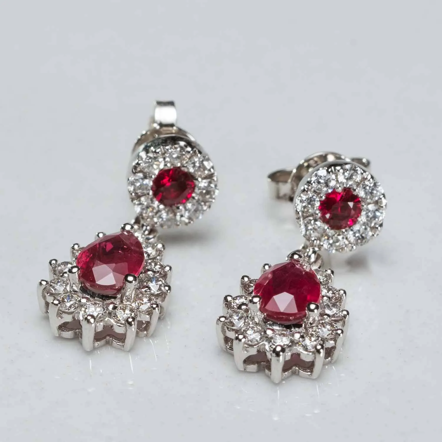 Earrings with rubies in 18k gold — Joyería Liévano