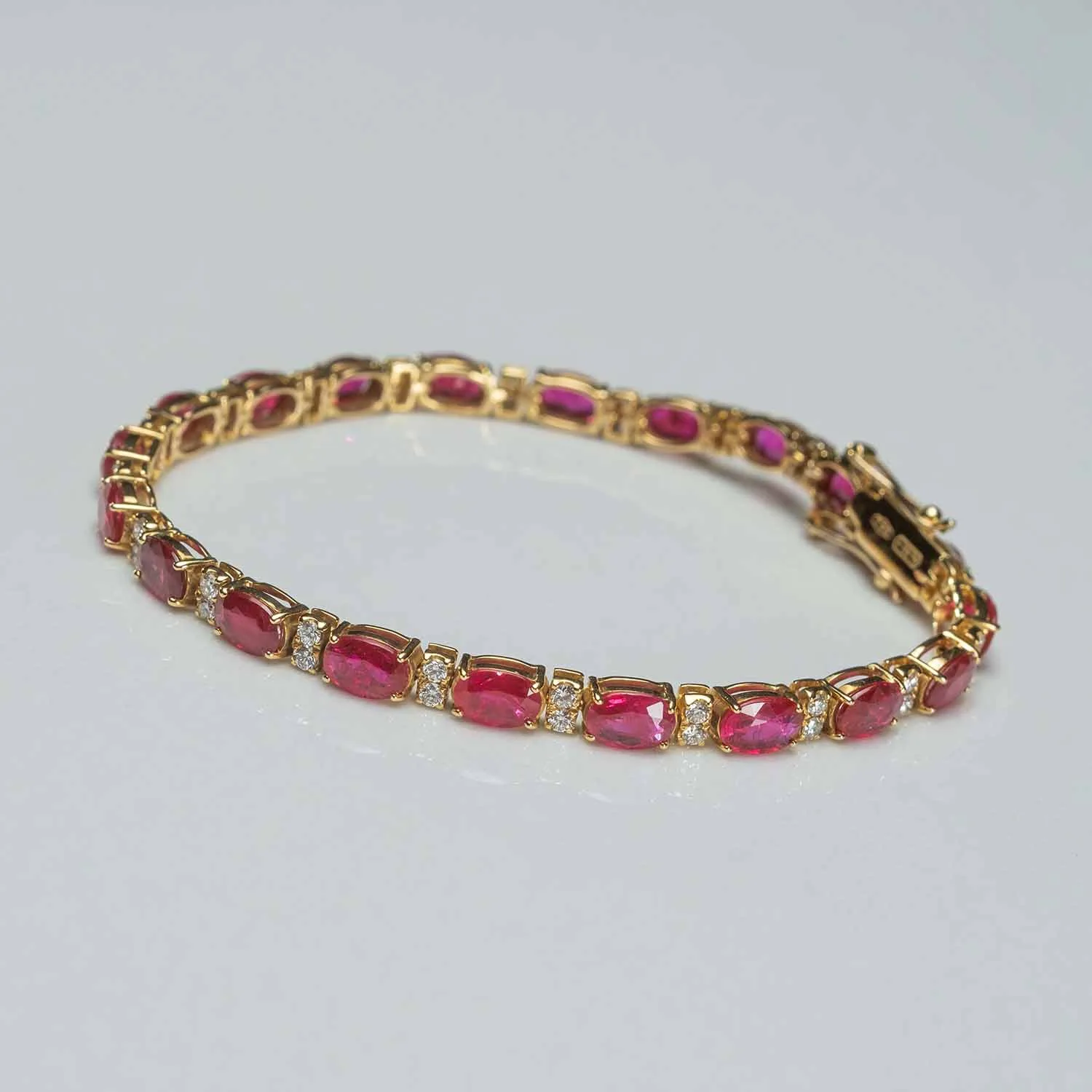 Bracelet with rubies in 18k gold — Joyería Liévano