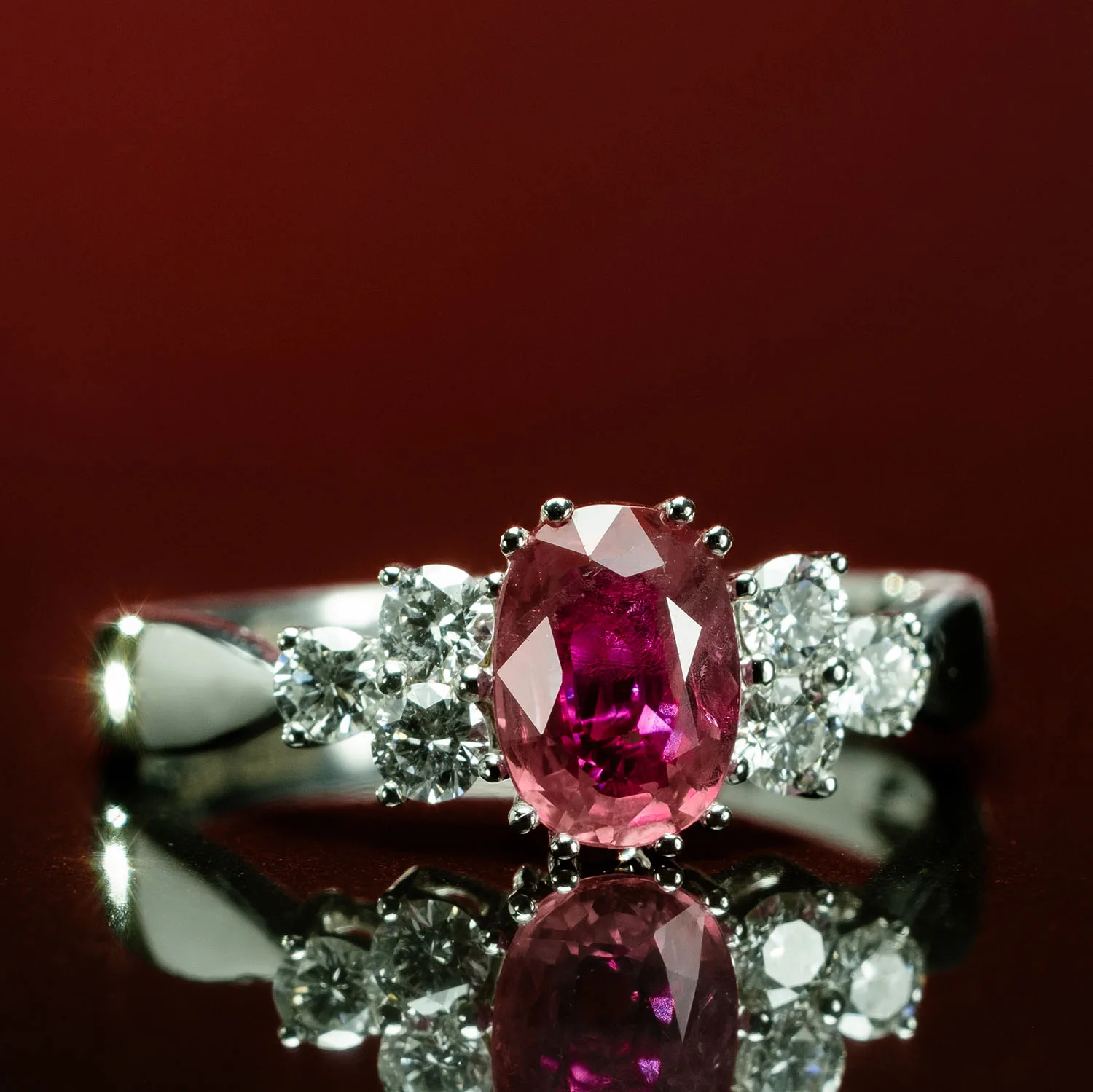 Ring with rubies in 18k gold — Joyería Liévano