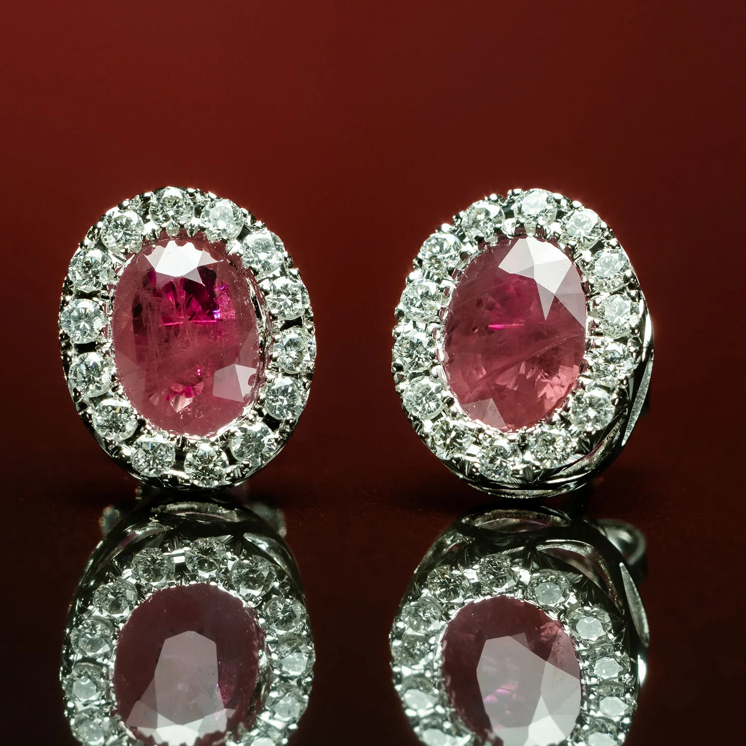Earrings with rubies in 18k gold — Joyería Liévano