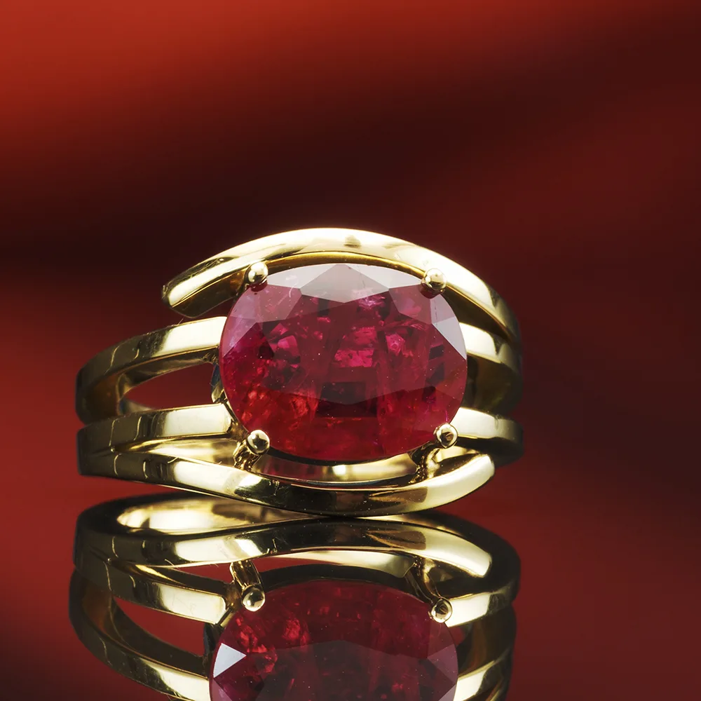Ring with rubies in 18k gold — Joyería Liévano