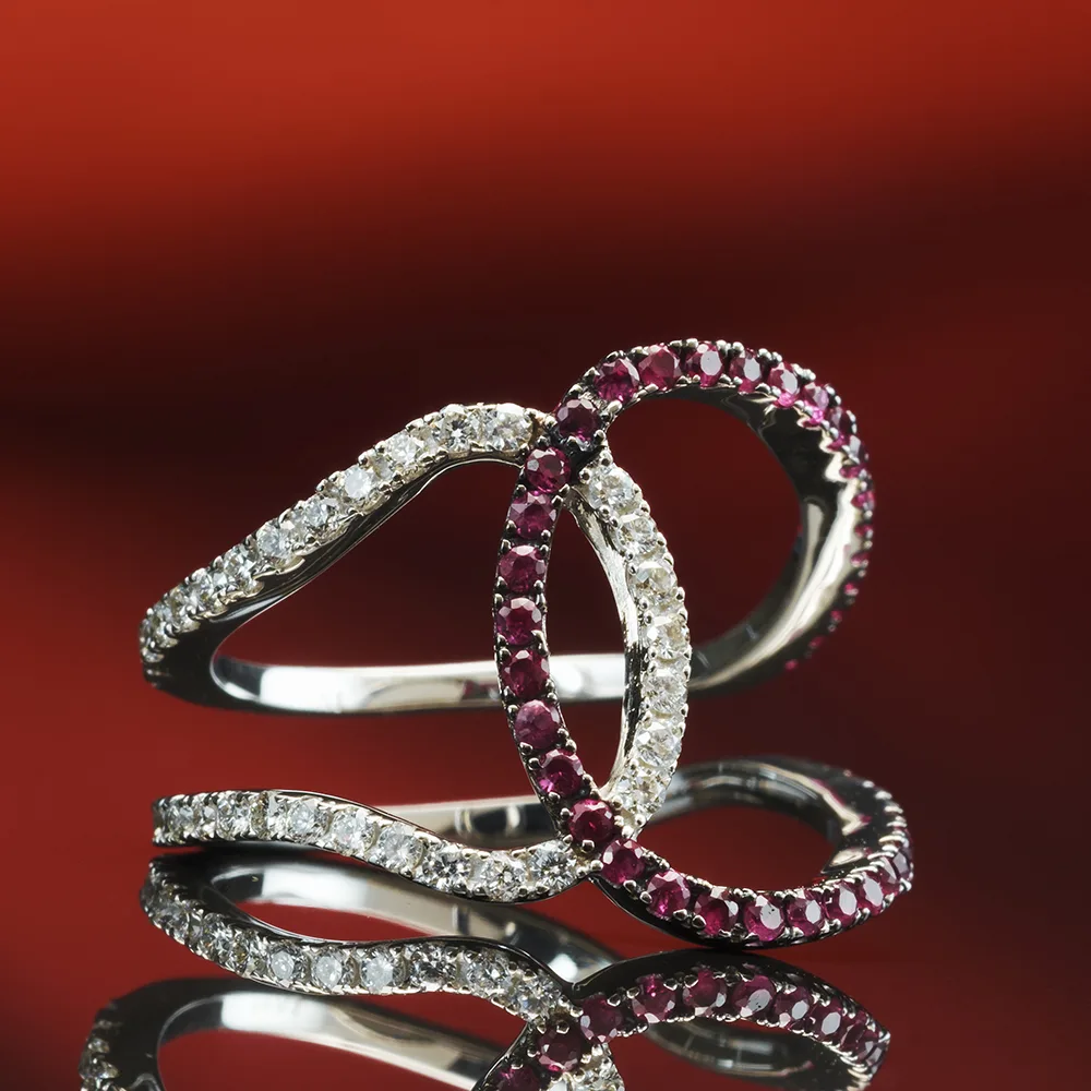 Ring with rubies in 18k gold — Joyería Liévano