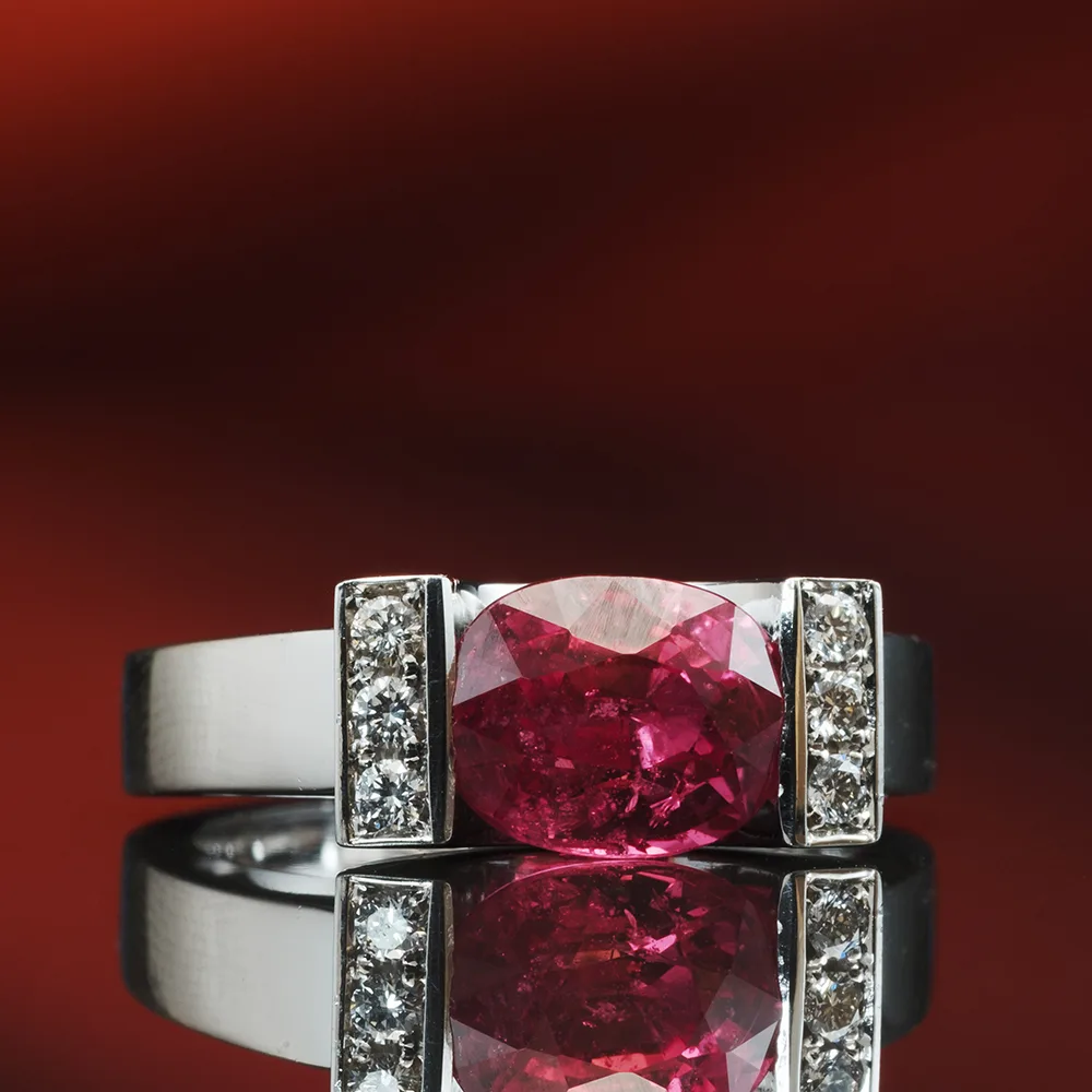 Ring with rubies in 18k gold — Joyería Liévano