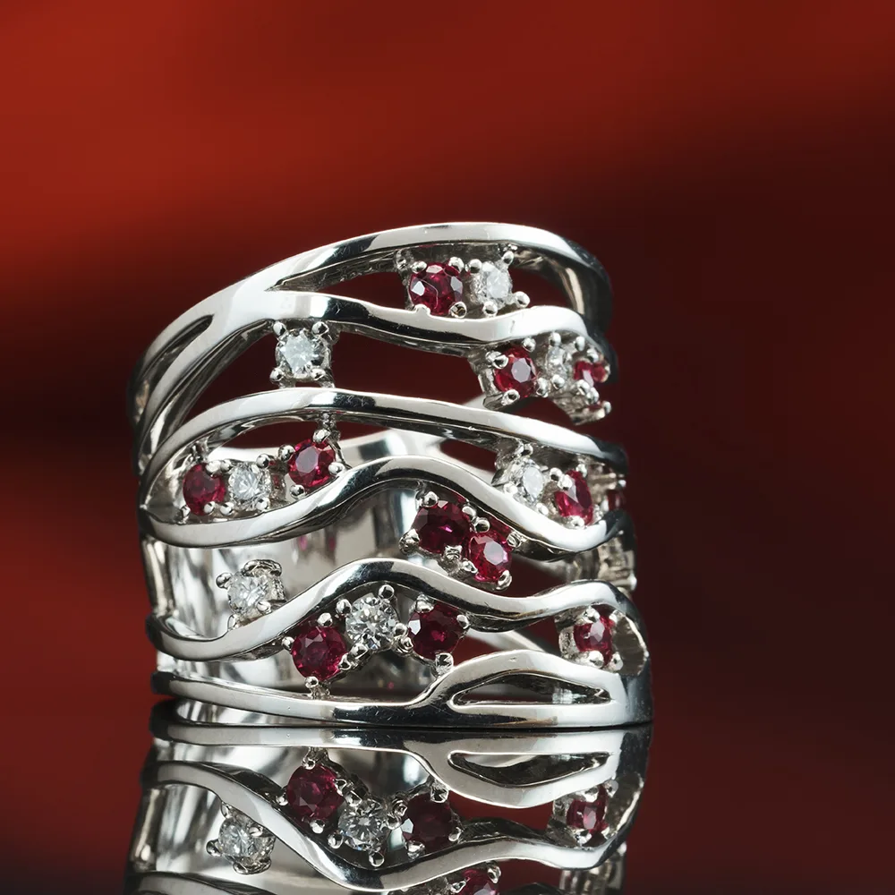 Ring with rubies in 18k gold — Joyería Liévano