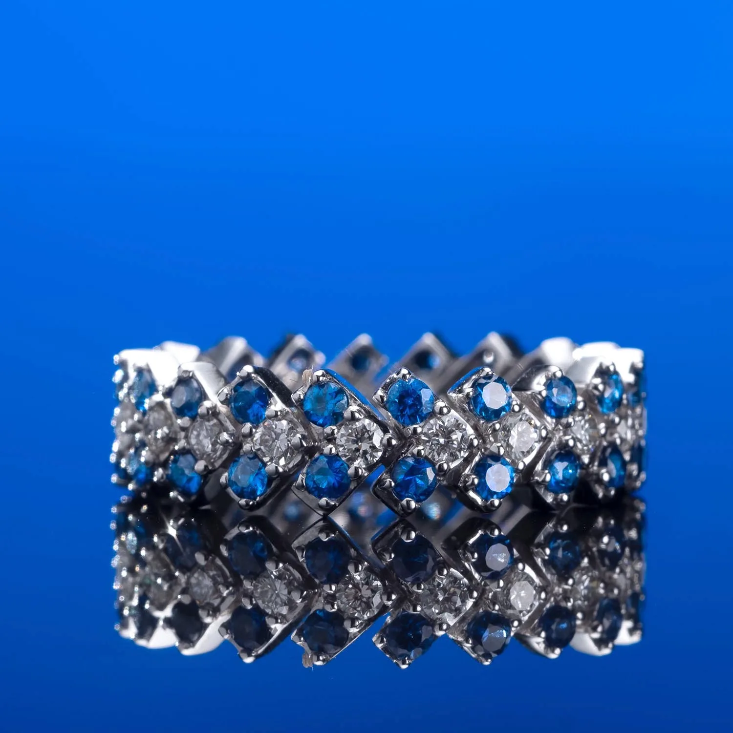 Ring with sapphires in 18k gold — Joyería Liévano