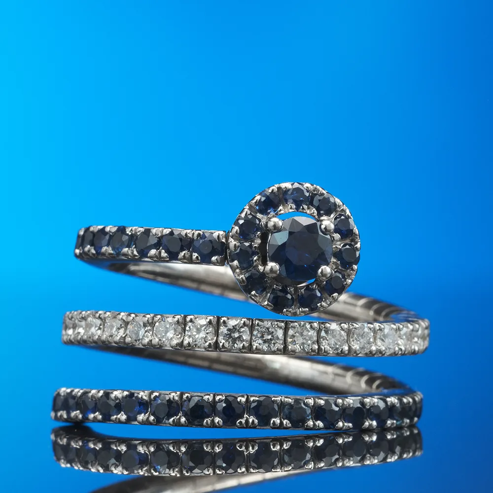 Ring with sapphires in 18k gold — Joyería Liévano