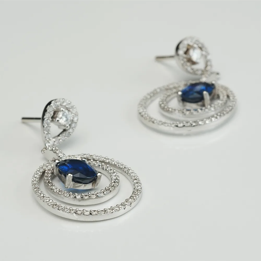 Earrings with sapphires in 18k gold — Joyería Liévano