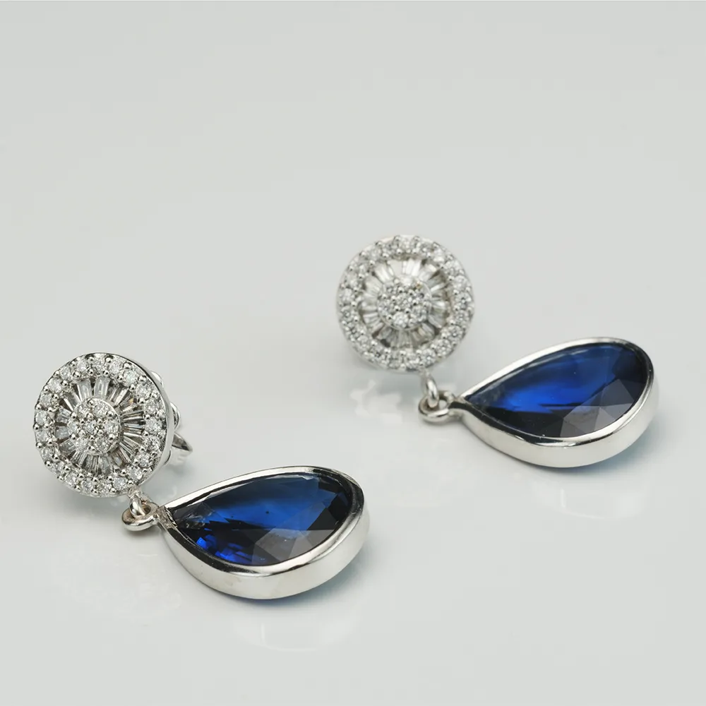 Earrings with sapphires in 18k gold — Joyería Liévano