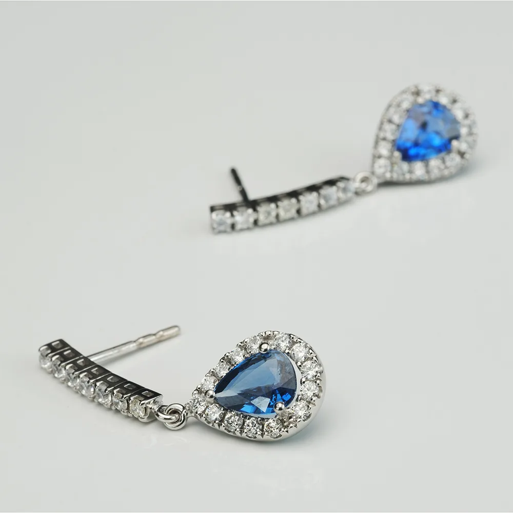 Earrings with sapphires in 18k gold — Joyería Liévano